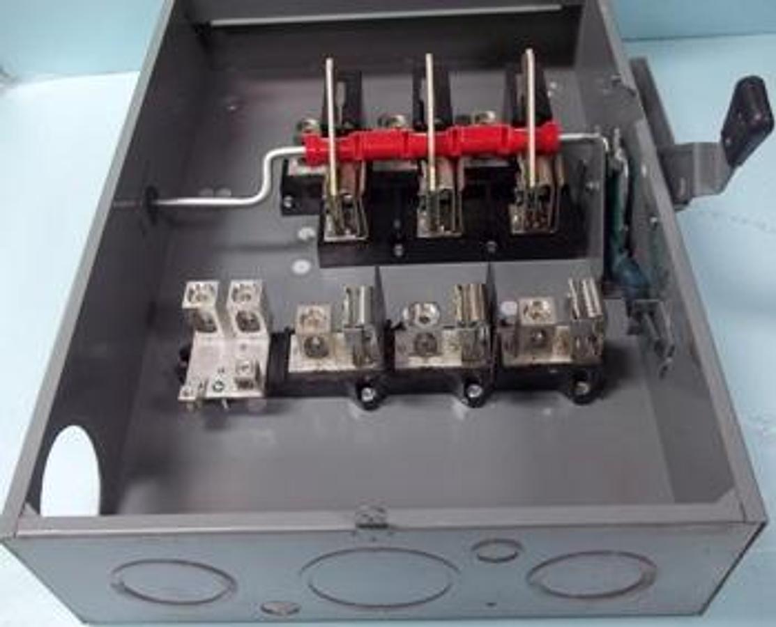 Used SQUARE D GENERAL DUTY SAFETY SWITCH 400 A 240 VAC/V~
