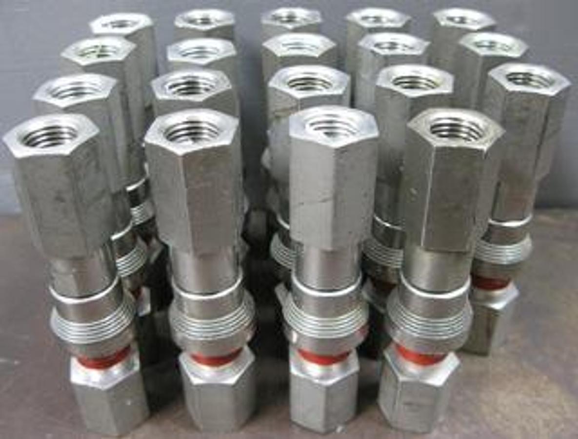Used SWAGELOK ¼" QUICK CONNECT/RELEASE FITTINGS