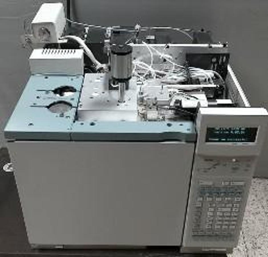 Used AGILENT TECHNOLOGIES 6890 GAS CHROMATOGRAPH VERSION N.05.04