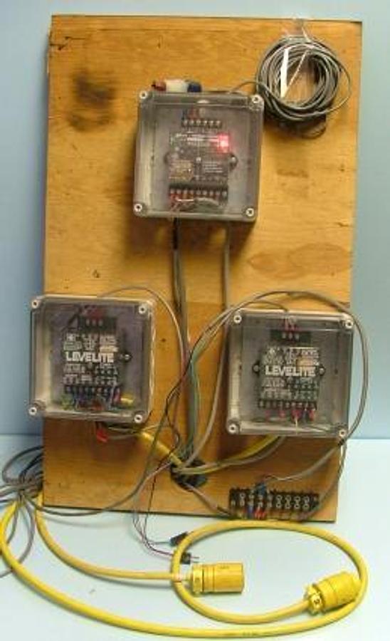 Used LEVELITE CONTROLLER BOARD ASSEMBLY CONSISTING OF: 1) LEVELITE UNIVERSAL CONTROLLER MODEL: GLL10251N10