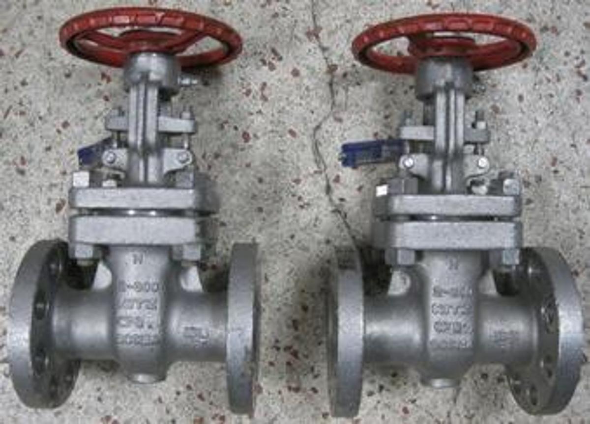 Used KITZ 2" 300 CF8 FLANGED RAISED FACE GATE VALVE SCS13A