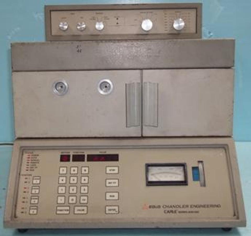 Used EG&G CHANDLER ENGINEERING HACH CARLE CHROMATOGRAPHY SERIES 400 AGC MODEL NO.: 04196-A CATALOG NO.: 72030-11 VOLTS: 118 VAC 50/60 HZ 15 AMPS