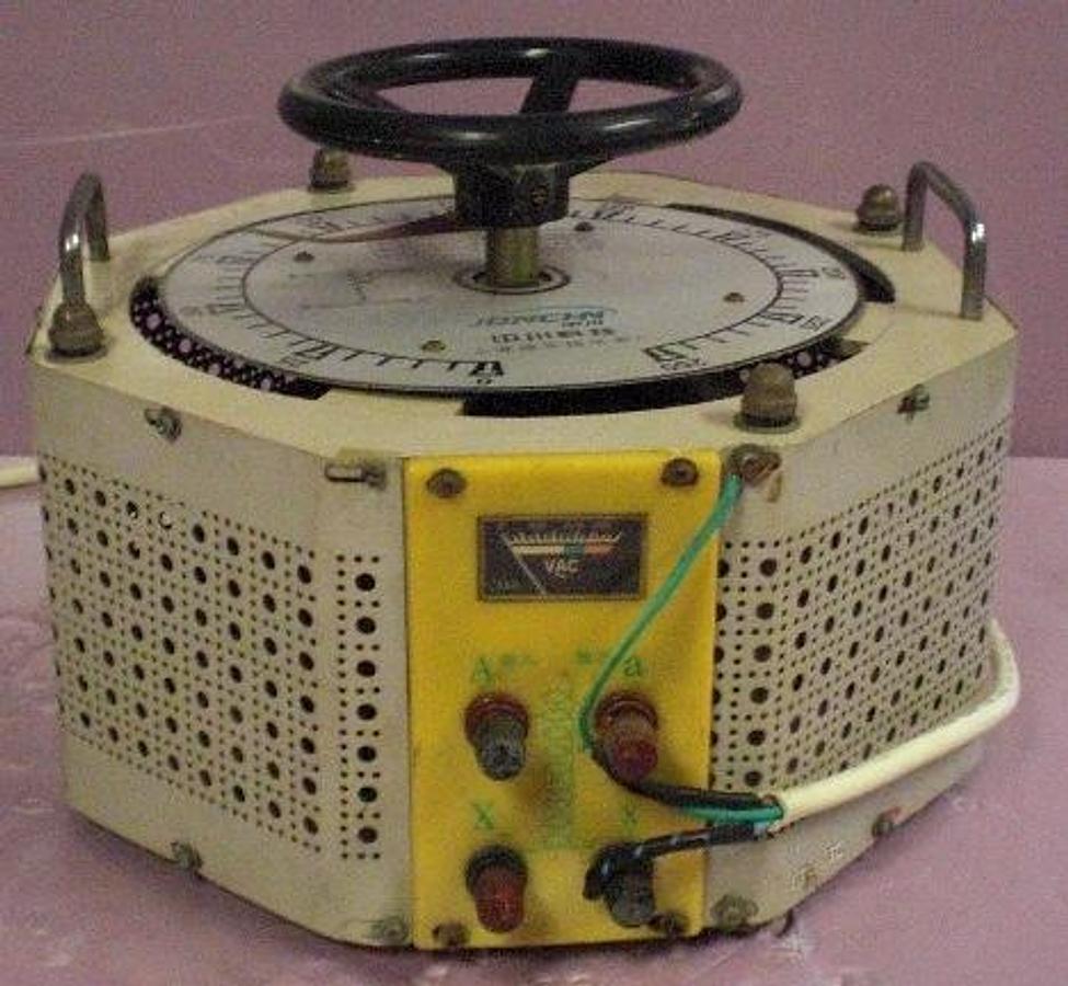 Used QTY. 1. JONCHN ELECTRICAL SCIENCE AND TECHNOLOGY. CONTACT VARIABLE REGULATOR. MODEL: 5KVA