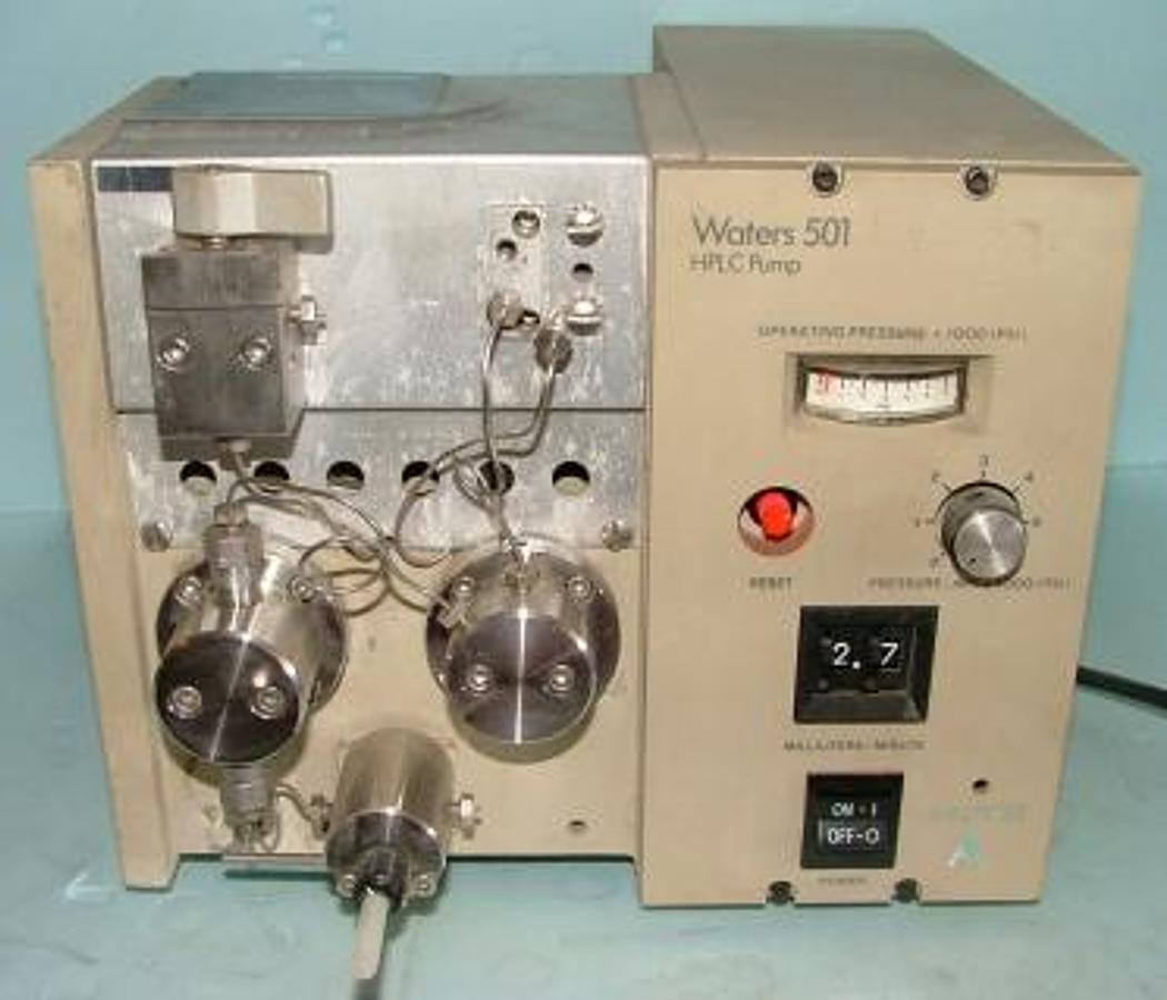 Used QTY. 1. MILLIPORE WATERS 501 HPLC PUMP SOLVENT DELIVERY SYSTEM