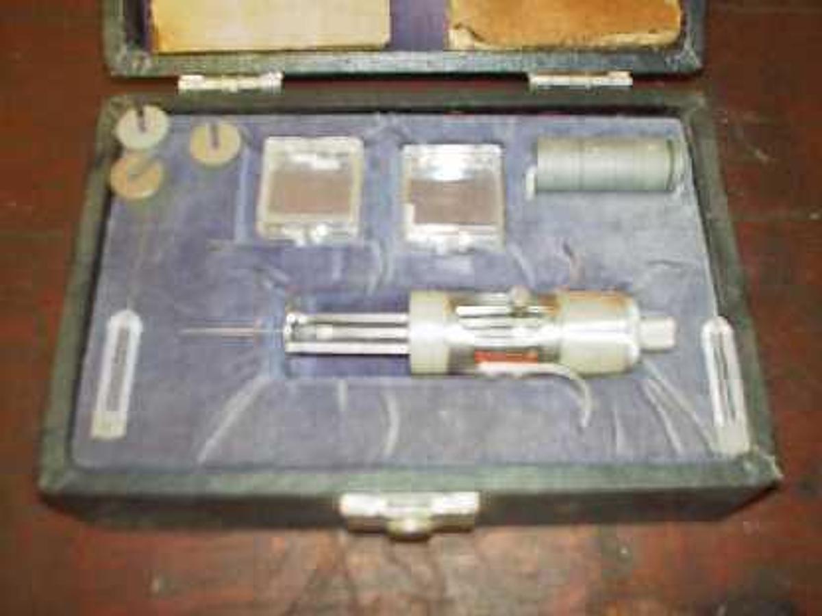 Used BECKMAN ANTIQUE SYRINGE WITH THE FOLLOWING WEIGHTS: 04