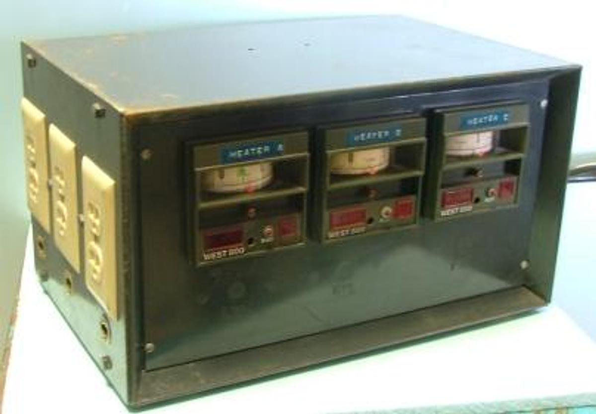 Used QTY. 1. THERMOCOUPLE CONTROLLER BOX WITH 3 WEST 800 TEMPERATURE CONTROLLERS