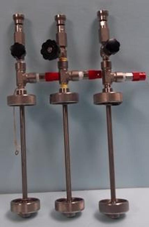 Used STAINLESS STEEL PRESSURE VESSEL ENCLOSURE WITH 1. SWAGELOK SS-DKM4 VALVE WITH 1. SWAGELOK 316 PRESSURE RELIEF VALVE WITH 1. SWAGELOK FEMALE QUIK-CONNECT.