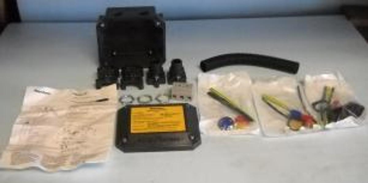Used RAY CHEM POLYMATRIX JUNCTION BOX PMJ-1 POLYMATRIX TEE CONNECTION KIT THE POLYMATRIX PMKG-J4 IS A NEMA 4X RATED TEE KIT FOR AUTO TRACE SELF REGULATING HEATING CABLES WITH INSTALLATION INSTRUCTIONS EXPLOSION PROOF.