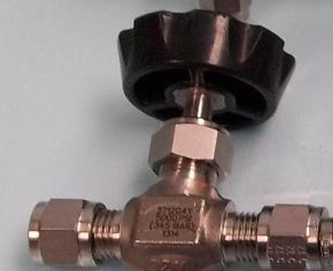 Used QTY. 1. HOKE VALVE 3712G4Y 5000 PSI (345 BAR) 1314 WITH SWAGELOK SS-45TS8 2500 PSIG @ 100 DEG. F 172 BAR @ 37 DEG. C. 150 DEG