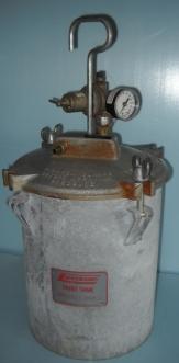 Used SPEEDAIRE PAINT TANK MODEL 2Z367B 3 GAL CAP. WITH 0-60 GAUGE