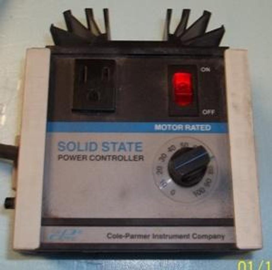 Used COLE PARMER SOLID STATE POWER CONTROLLER SER F93006476 MODEL 2604-00 11 AMP 120 VAC 60HZ.