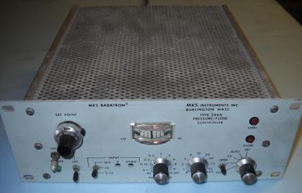 Used MKS BARATRON MKS INSTRUMENTS INC. BURLINGTON MASS TYPE: 244A PRESSURE/FLOW CONTROLLER UNIT: CONTROLLER