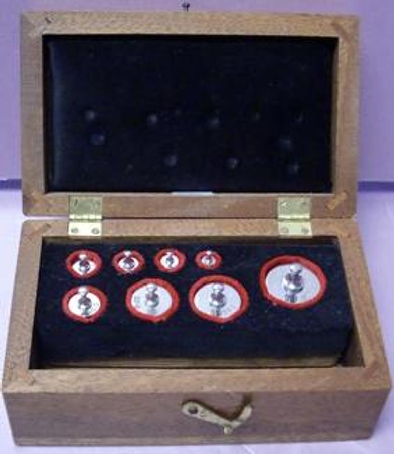 Used QTY. 1. BALANCE / SCALE METRIC WEIGHTS