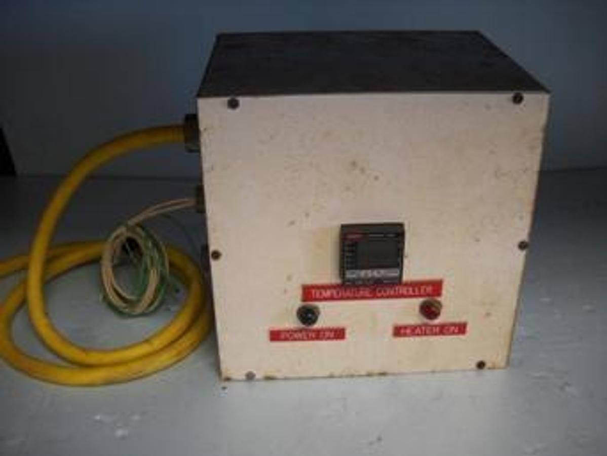 Used LOVE CONTROLS SELF TUNE PLUS TEMPERATURE CONTROLLER ENCLOSED IN METAL ENCLOSURE WITH POWERS ON / HEATER ON DISPLAY LIGHTS.