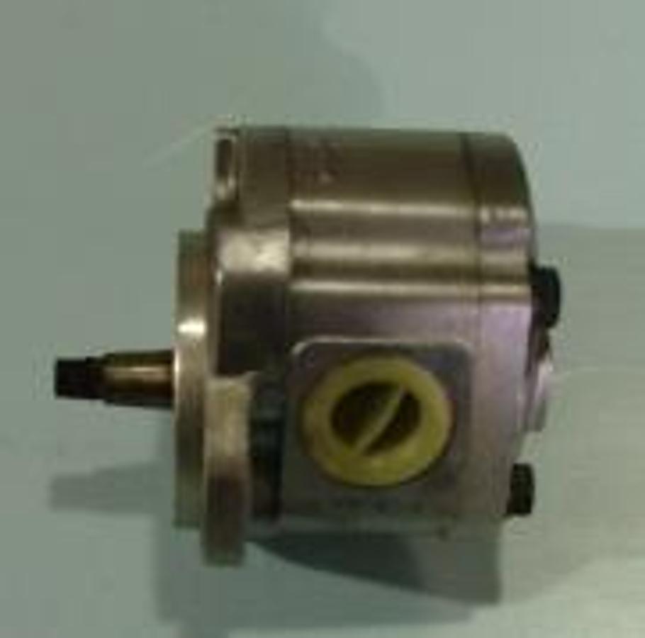 Used QTY. 1. KAYABA GEAR PUMP