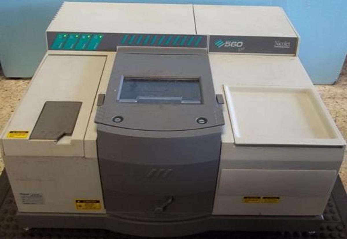 Used NICOLET 560 ESP FT-IR SPECTROMETER TYPE: MAGNA IR 560