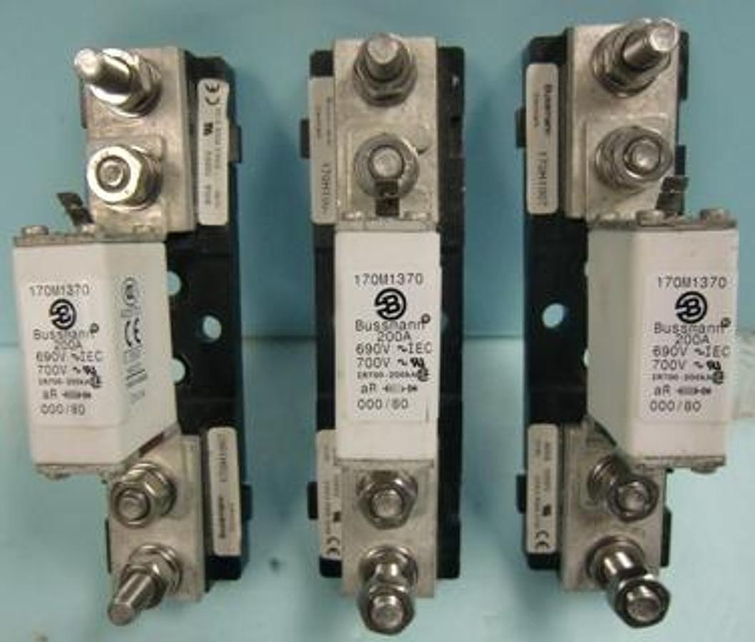 Used QTY. 3. BUSSMANN 170H1007 400A 1000V 00/80 200KA RMS SYM 170M1370 200A 690V 700V IR700-KA AR 000/80 A005751 0.5591 MEGA OHMS (21 DEG. C.) 1006140609.