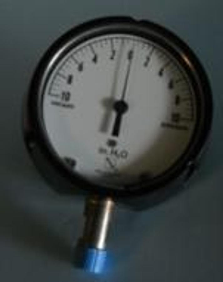 Used QTY. 1. ASHCROFT 0-10 VACUUM X 0-10 PRESSURE GAUGE AISI 316 BELLOWS H9 CONNECTION. BLACK PLASTIC HOUSING 4" DIAL. CRACK IN CASE AS WELL AS CHIP IN HOUSING.