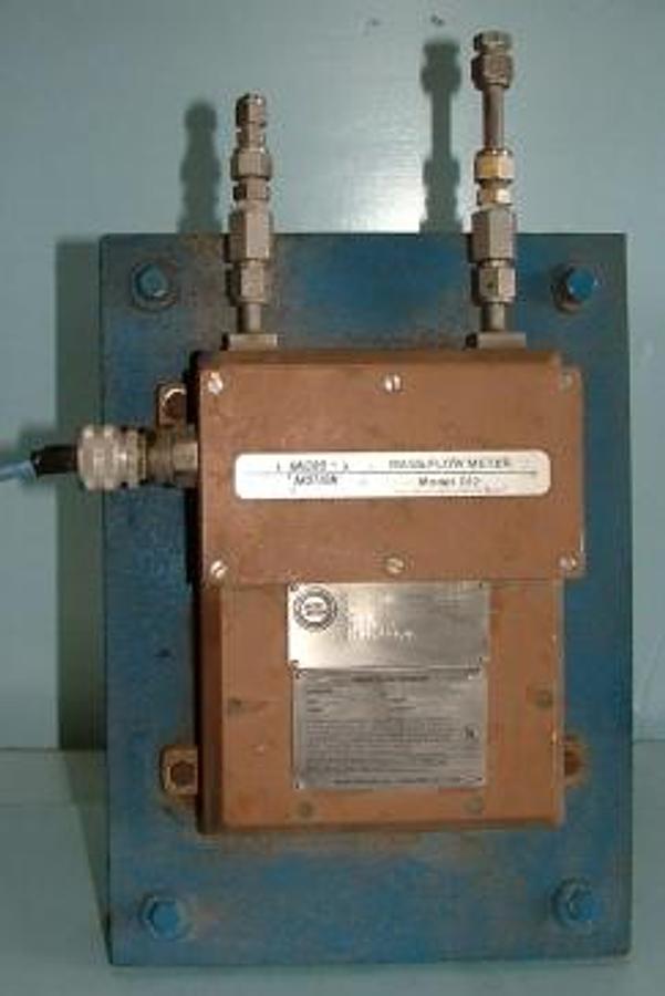 Used MICRO-MOTION MASS FLOW METER MODEL D12 MODEL 50125100