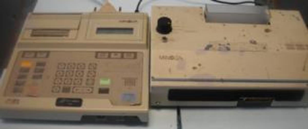 Used QTY. 1. MINOLTA CT-320 TRISTIMULUS TRANSMISSION COLORIMETER (CHROMO METER)