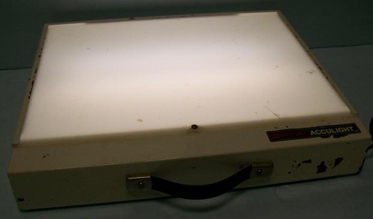 Used BRETFORD ACCULIGHT MODEL 6009/6218 0.35AMPS 552X 120V A.C. 60HZ.