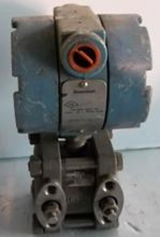 Used QTY. 1. ROSEMOUNT TRANSMITTER