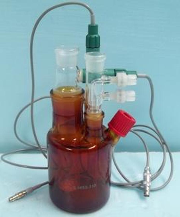 Used QTY. 1. METROHM SWITZERLAND AMBER SAMPLE JAR NR: 6.1455.513 WITH METROHM SWITZERLAND PROBE NR: 6.0341.100 PT/-20 . 70 DEG. C. WITH METROHM SWITZERLAND PROBE NR: 6.0342.100 PT/-20 . 70 DEG. C. WITH FRITTED PLATINUM GENERATOR.