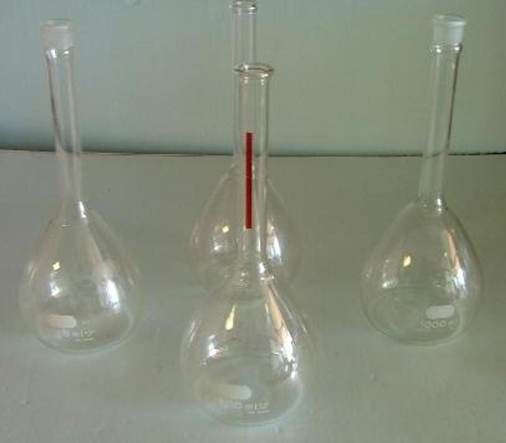 Used PYREX 1000ML VOLUMETRIC FLASK