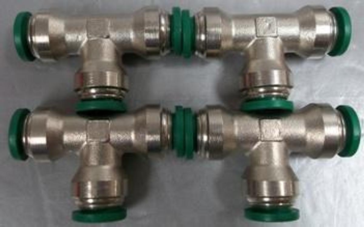 Used PRESTOLOK T 3/8" TEE FITTING.