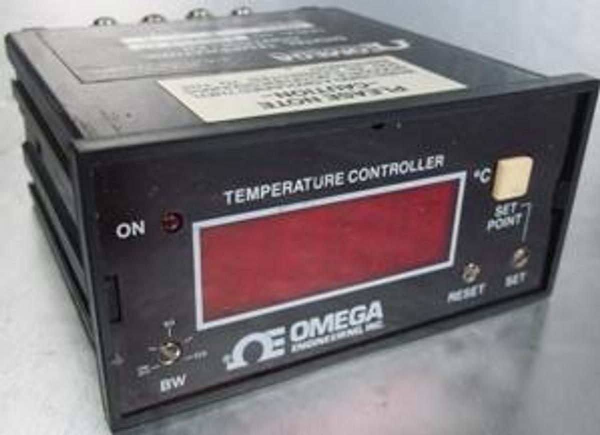 Used QTY. 1. OMEGA ENGINEERING INC. TEMPERATURE CONTROLLER