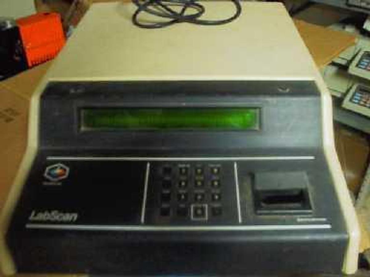 Used HUNTER LAB SPECTROCOLORIMETER