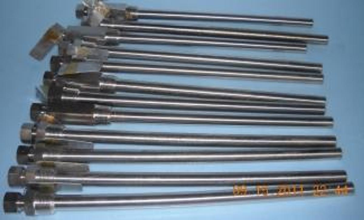 Used THERMO COUPLE STEM TITRATE TMS 304 STEM REDUCE TITRATE WITH ATTACHMENT (ONE MISSING ATTACHMENT) 18" AND 19" WITH ATTACHMENTS RS-1168-31443-TW2872