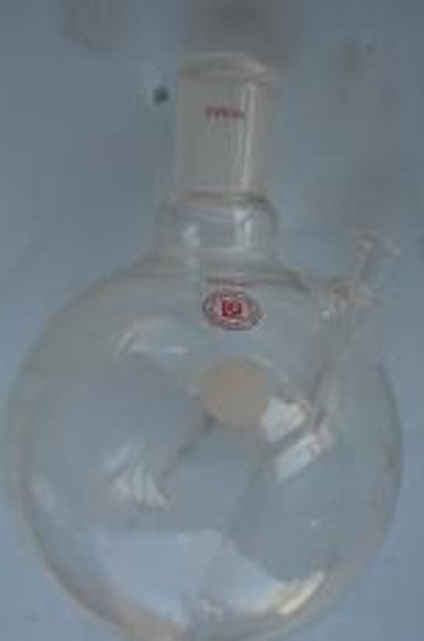 Used QTY. 1. LAB GLASS ROUND BOTTOM BOILING FLASK 29/42 1000ML WITH THERMOMETER HOLDER.