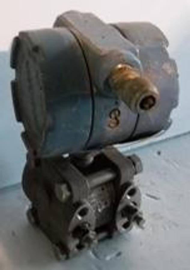 Used QTY. 1. ROSEMOUNT TRANSMITTER