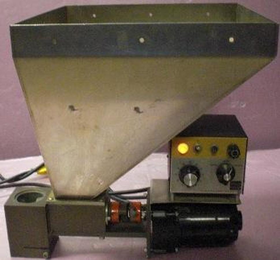 Used QTY. 1. C.W. CWB BRABENDER INSTRUMENTS INC. SCREW FEED HOPPER