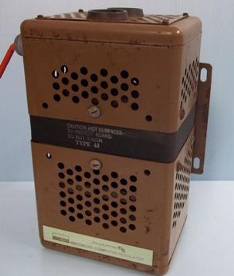 Used QTY. 1. SOLA ELECTRIC SOLO GS MINI/MICRO TRANSFORMER TYPE: 43 120 VOLTS INPUT 208 VOLTS OUTPUT HAS 4-HOLE MOUNTING BRACKET: SOLA T-53.