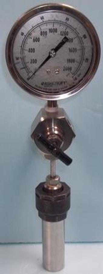 Used PARR INSTRUMENT COMPANY 40ML REACTOR STAINLESS STEEL REACTOR 2AC4-T316 063000 092799 40ML WITH SWAGELOK 316 KOB CANADA KTN VALVE WITH ASHCROFT DURALIFE WELDED AISI 316 TUBE & SOCKET GAUGE READING 0-2000 PSI 0-140 BAR.