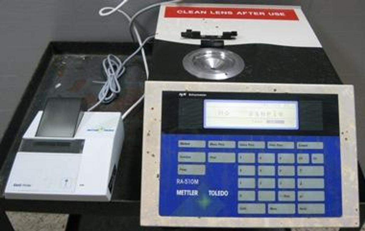 Used METTLER TOLEDO RA-510M REFRACTOMETER MFG. NO. UDC36A13 DATE: 1996.10 AMBIENT TEMPERATURE 5 TO 35 DEG. C. SUPPLY 100 TO 240 VOLT 50/60 HZ. INCLUDES METTLER TOLEDO GA42 PRINTER