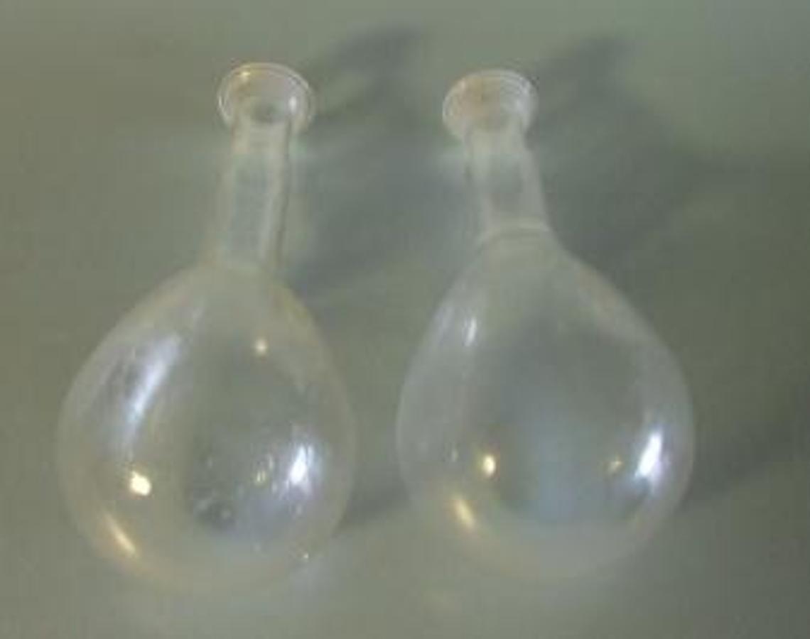 Used QTY. 2. PYREX 950 ML ROUND BOTTOM LONG NECK BALL JOINT DISTILLATION FLASKS.