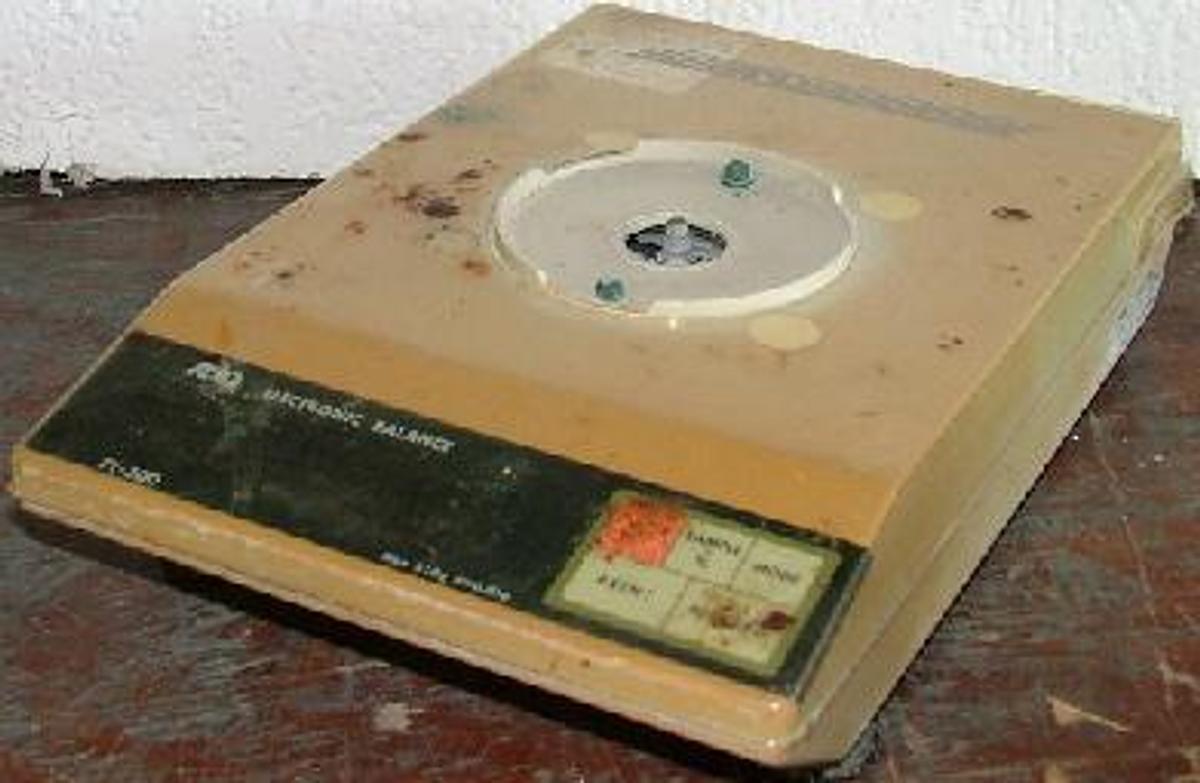 Used AND ELECTRONIC BALANCE FY-300