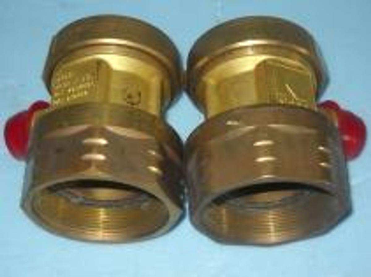 Used QTY. 2. KIDDE FITTINGS 2 ½" NO MODEL# MADE IN USA PAT# 2802486 P/N: 872442 FITTING ON SIDE 1". .