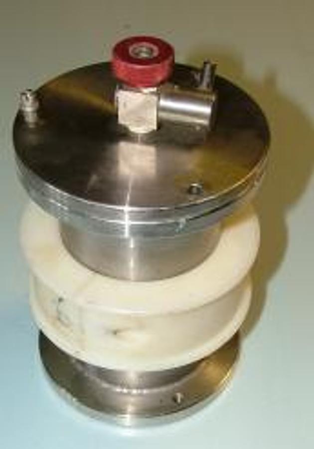 Used QTY. 1. STAINLESS PRESSURE VESSEL? TWO WAY FLANGE DIAMETER 3" 2 ½ DEEP BOTH ENDS WITH TOP