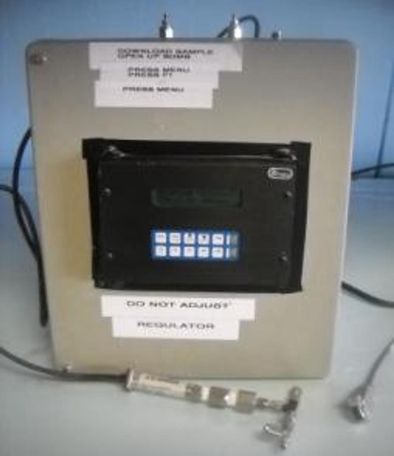 Used QTY. 1. Z-WORLD ENGINEERING ENVANTAGE VAC INJECT W/ 3 VALVE OUTLET IN ENCLOSURE CASE W/ OMEGA TRANSDUCER