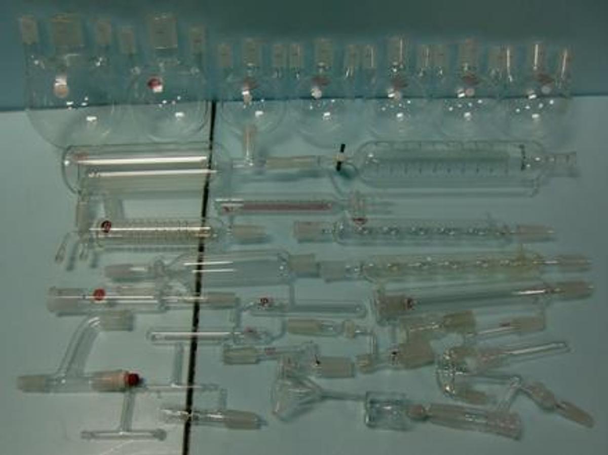 Used LOT MISCELLANIES PYREX GLASSWARE CONSISTING OF ROUND BOTTOM 3 NECK FLASKS