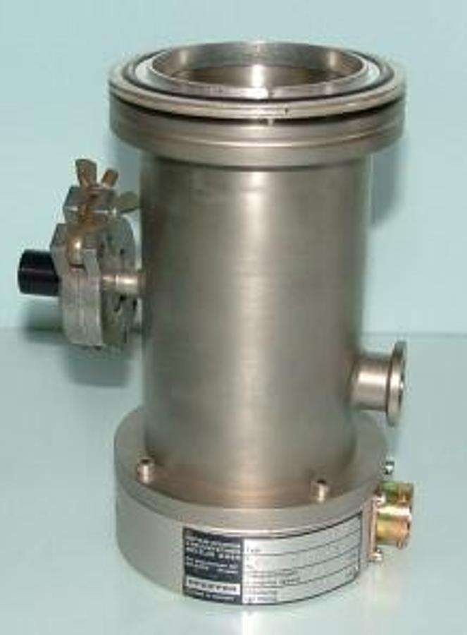 Used PFEIFFER BALZERS TURBO MOLECULAR HIGH VACUUM PUMP TYPE: TPH 040 NR: PMP 010901B 024 PUMP SPEED 40 OIL FILLING 1X1.