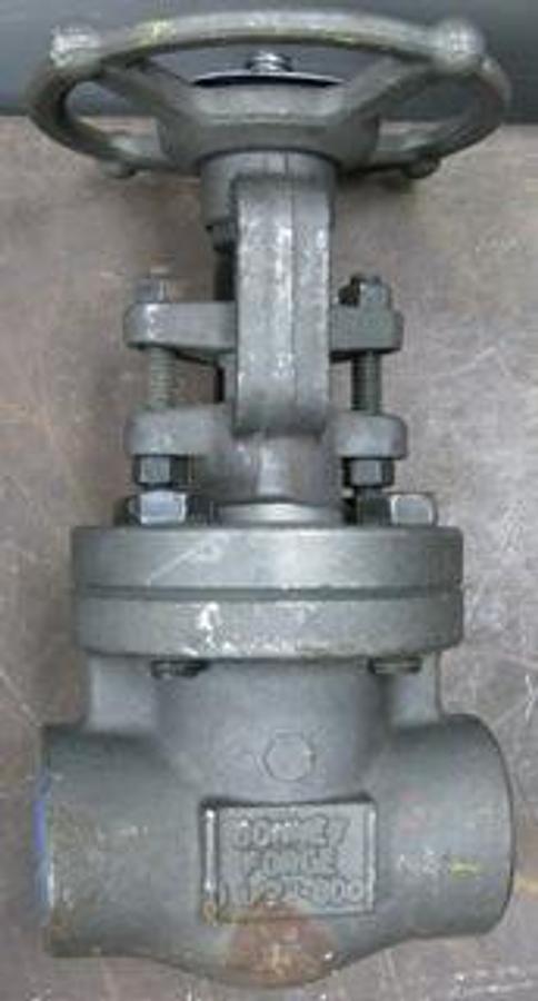 Used BONNEY FORGE 1 ½" 800 SCREWED X SOCKET WELD A105N GATE VALVE