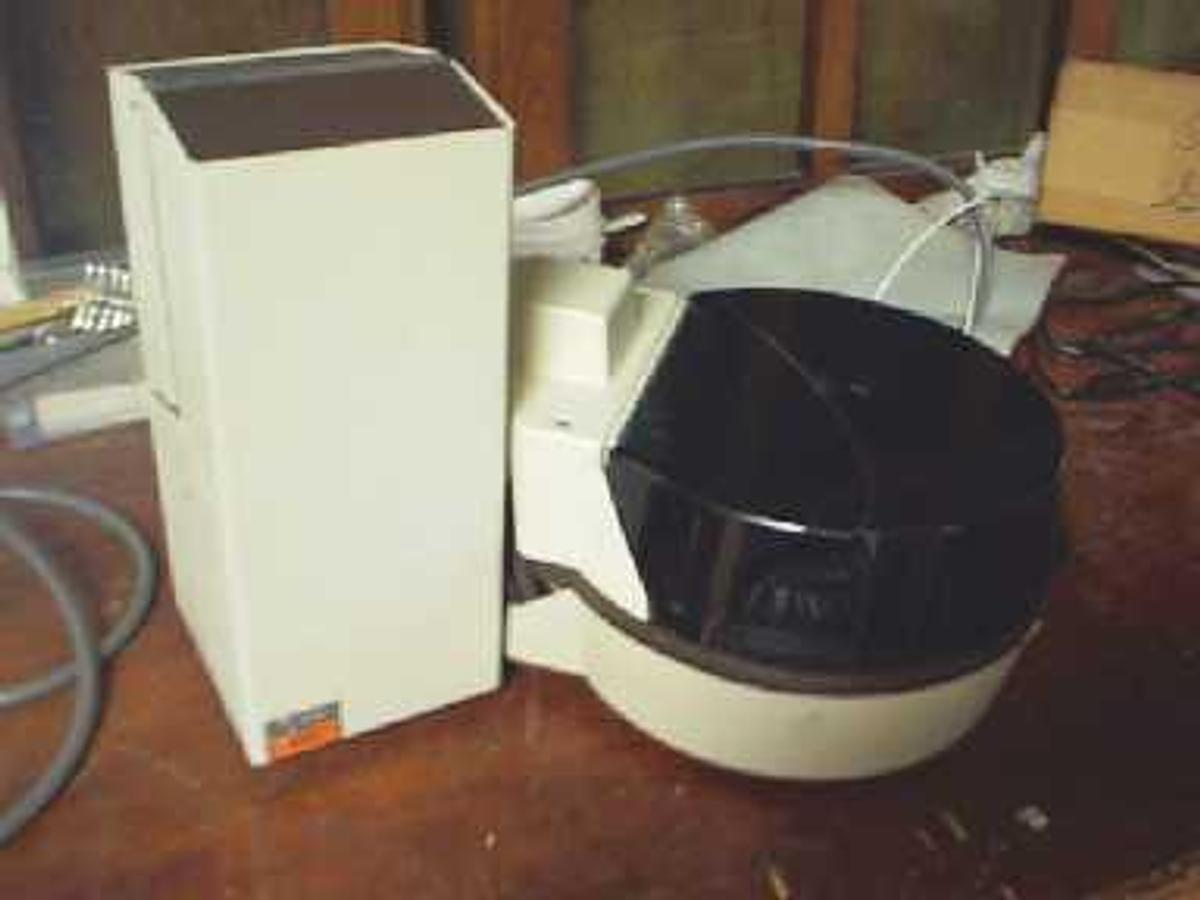 Used QTY. 1. VARIAN 8000 AUTO SAMPLER. (THE PLASTIC LID ON THIS EQUIPMENT IS BROKEN. To see a picture of this lab equ.