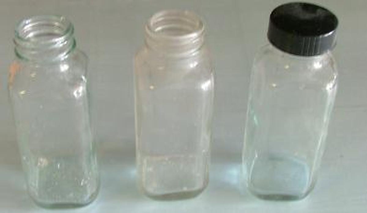 Used QTY. 3. SQUARE BOTTLES: CLEAR THREADED 200ML WITH 1 CAP
