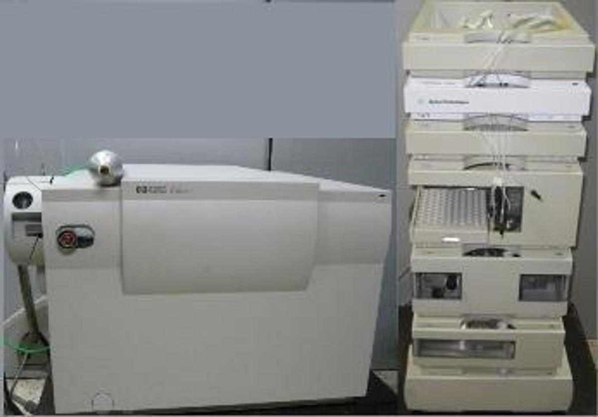 Used AGILENT HP 1100 SERIES LIQUID CHROMATOGRAPH WITH MASS SPECTROMETER DETECTOR CONSISTING OF: HEWLETT PACKARD SERIES 1100 MSD