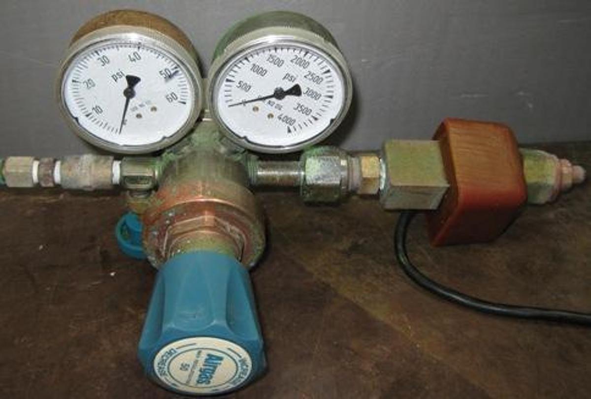 Used AIRGAS REGULATOR